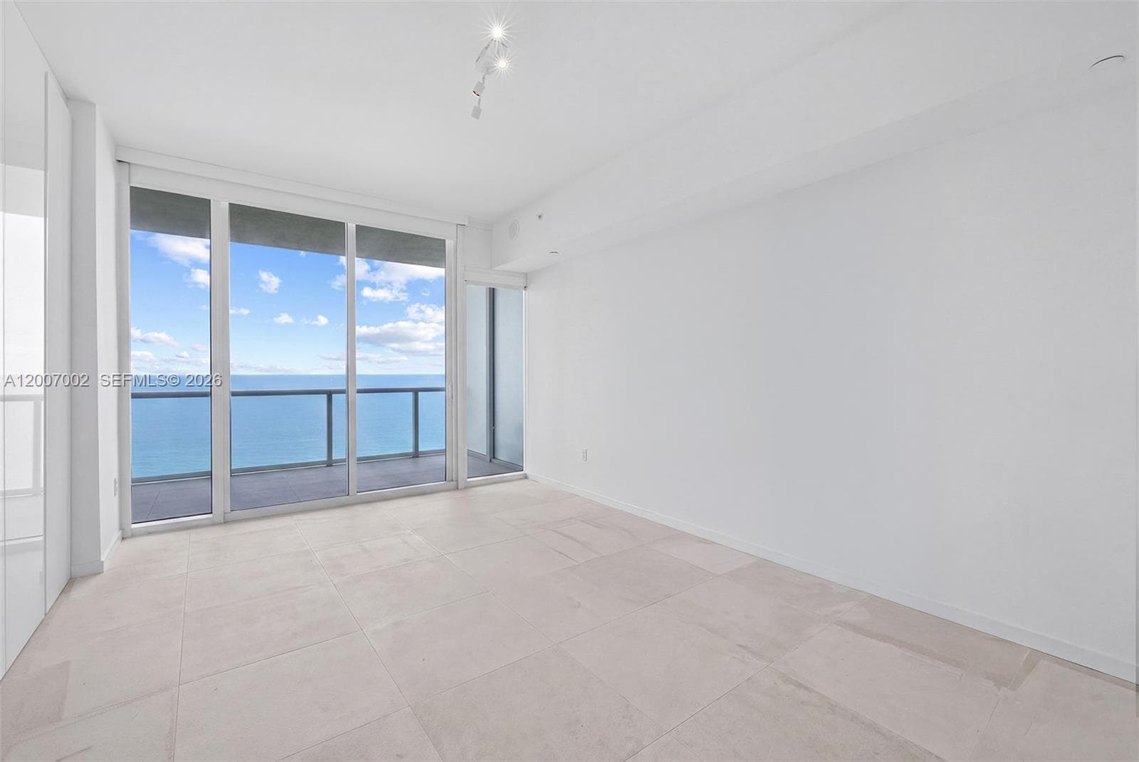 100 Pointe Dr 2107 photo 24