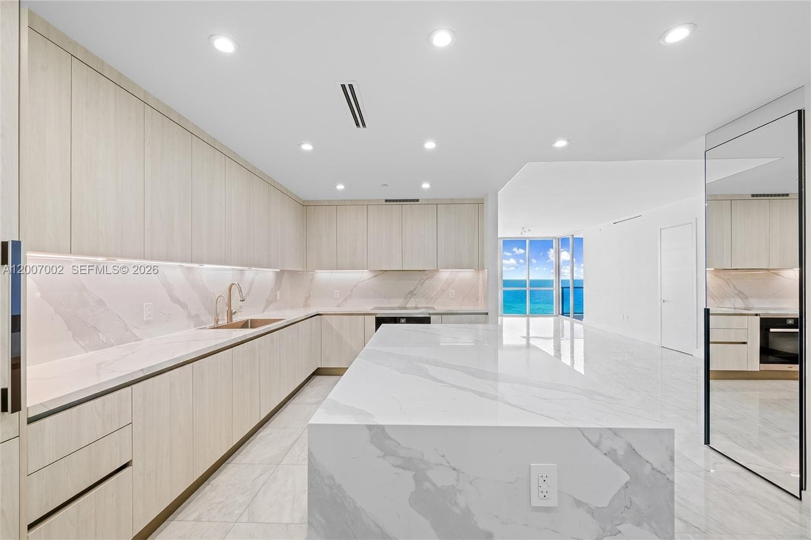 100 Pointe Dr 2107 photo 4