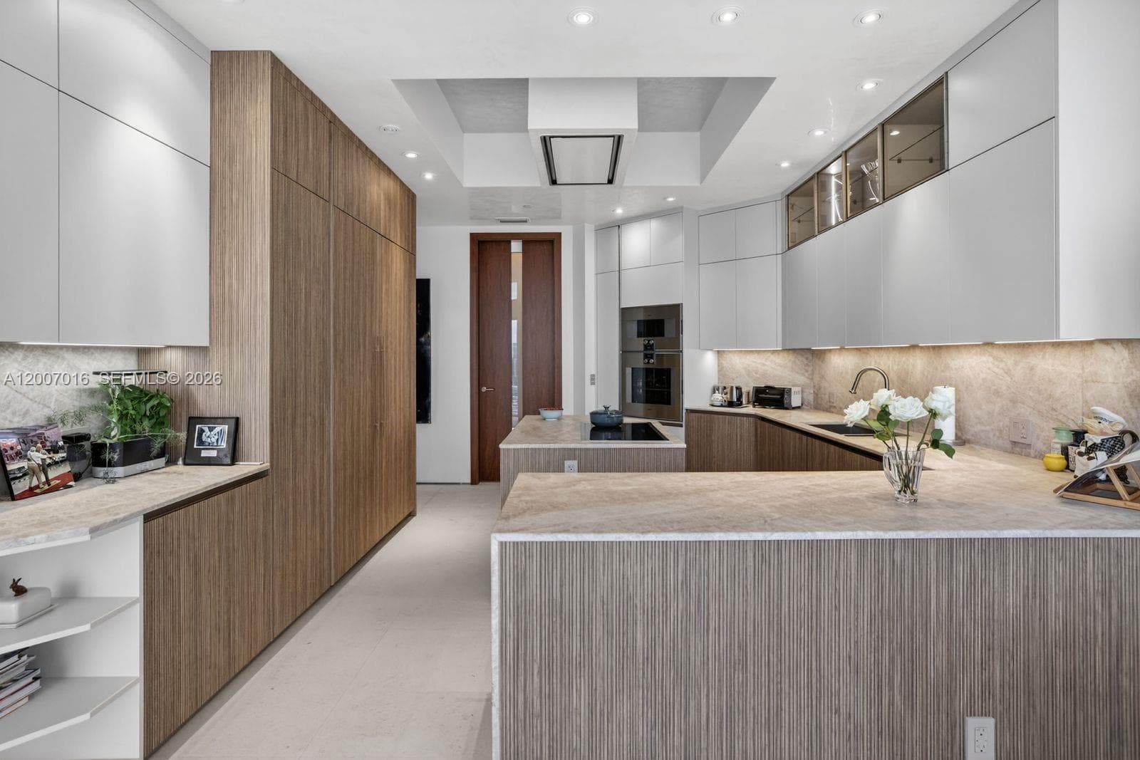 2600 Island Blvd PH-1 photo 22