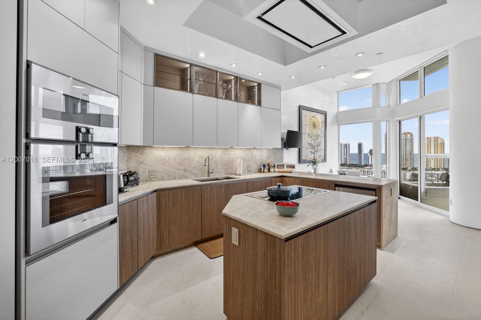 2600 Island Blvd PH-1 photo 7