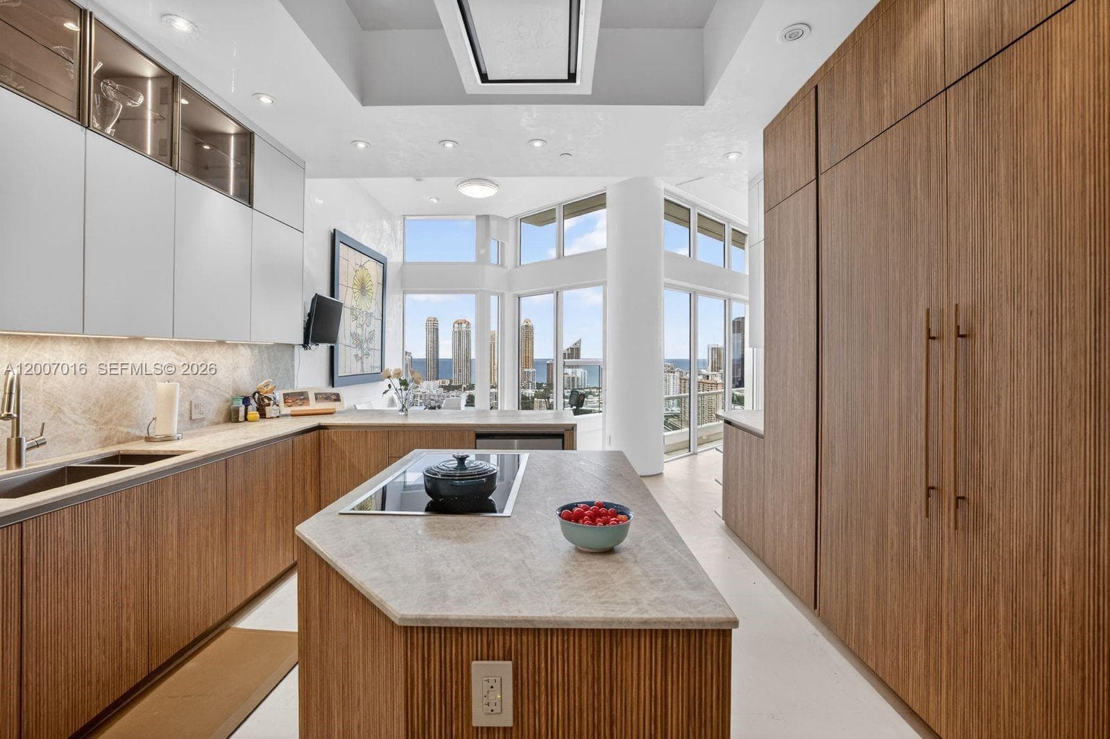 2600 Island Blvd PH-1 photo 25