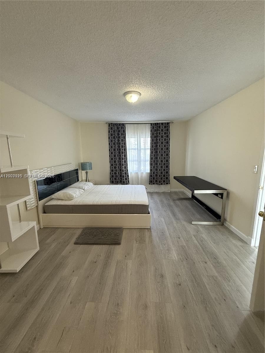 300 Diplomat Pkwy 712 photo 6