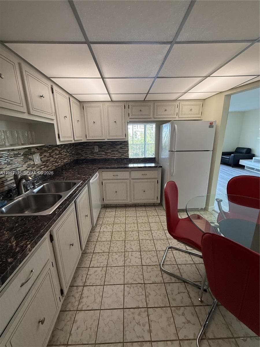 300 Diplomat Pkwy 712 photo 7