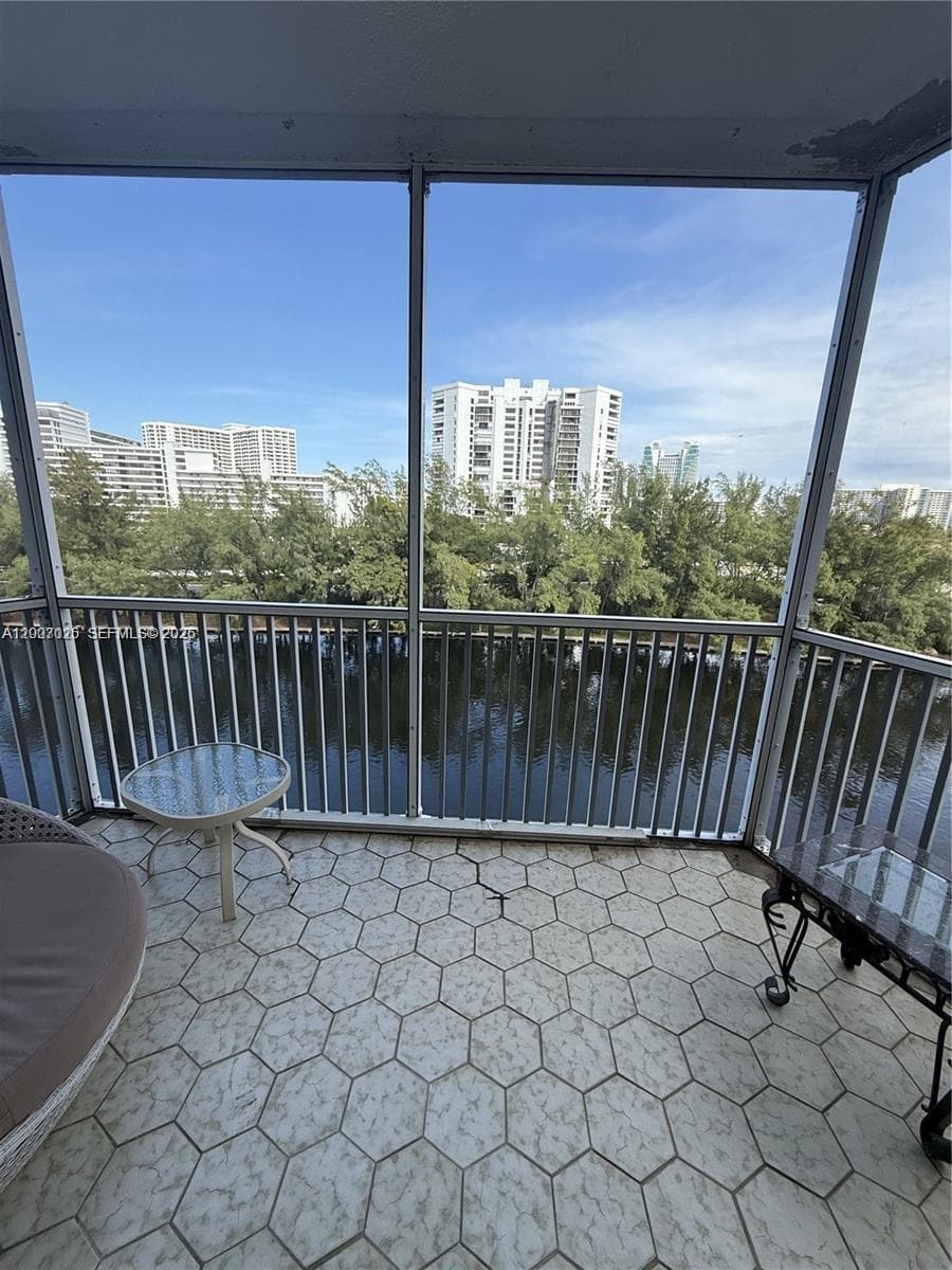 300 Diplomat Pkwy 712 photo 1