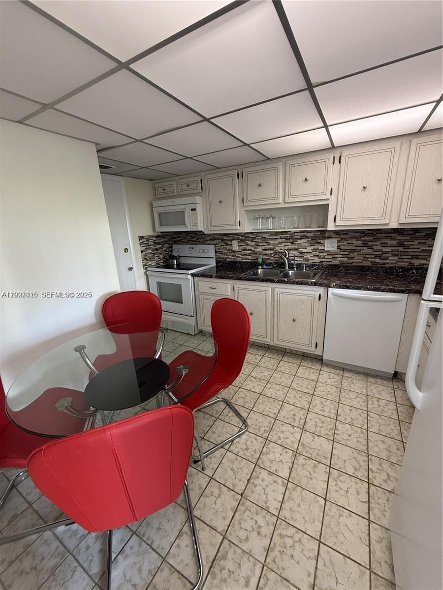 300 Diplomat Pkwy 712 photo 9