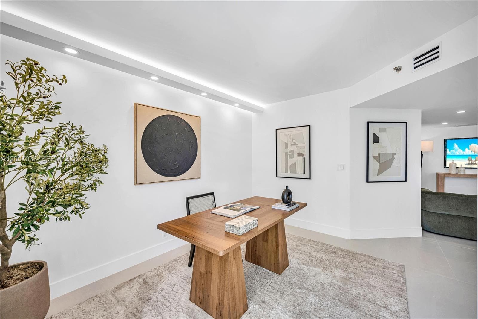20185 Country Club Dr 1904 photo 23