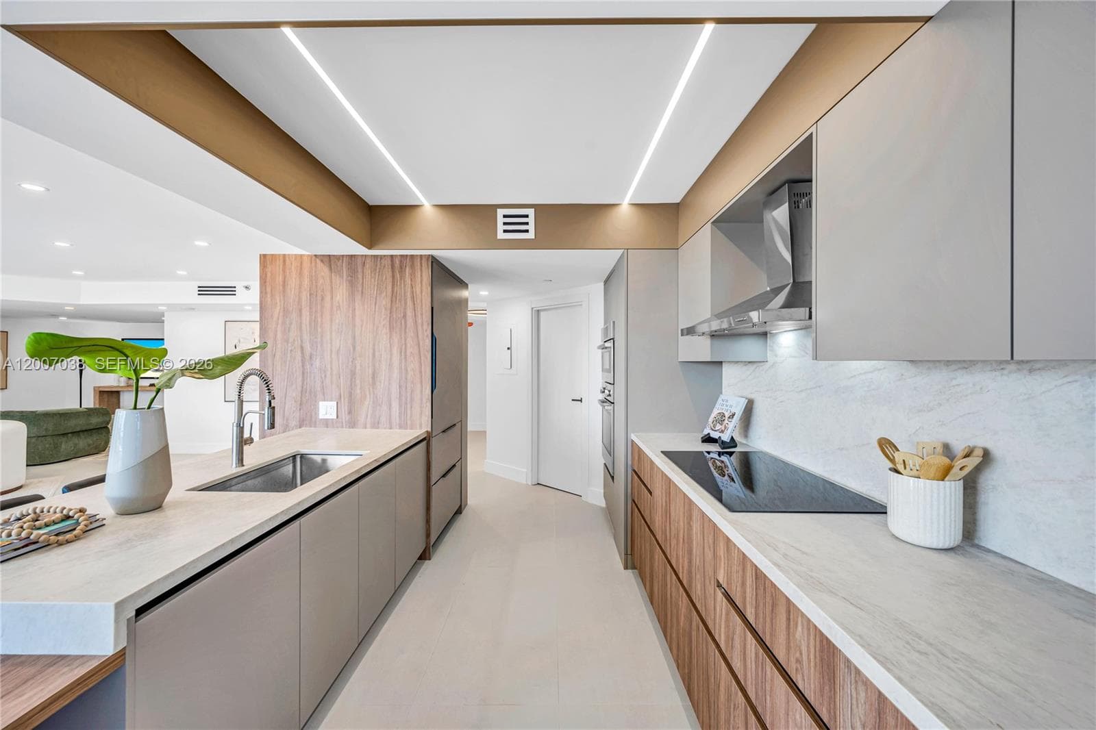 20185 Country Club Dr 1904 photo 6