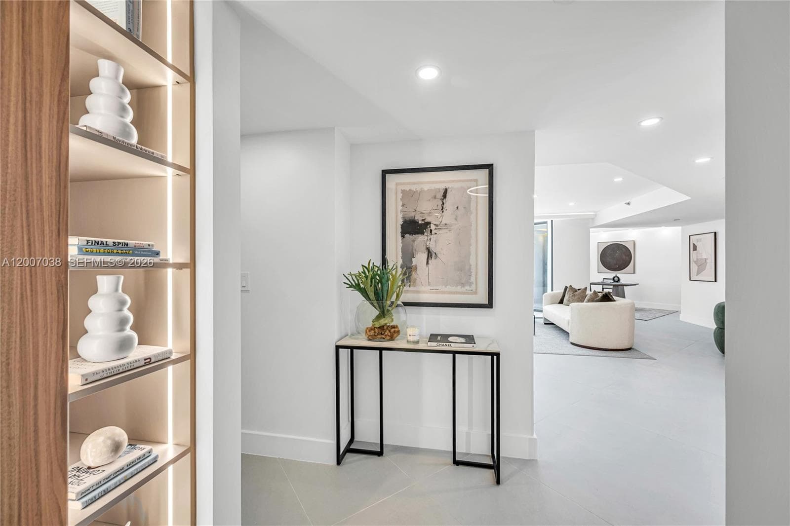 20185 Country Club Dr 1904 photo 3