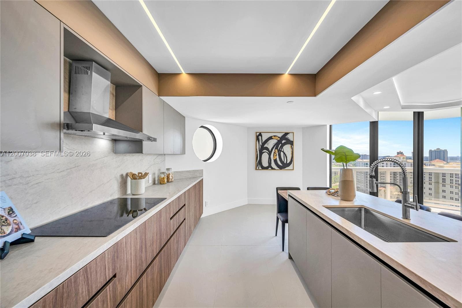20185 Country Club Dr 1904 photo 1