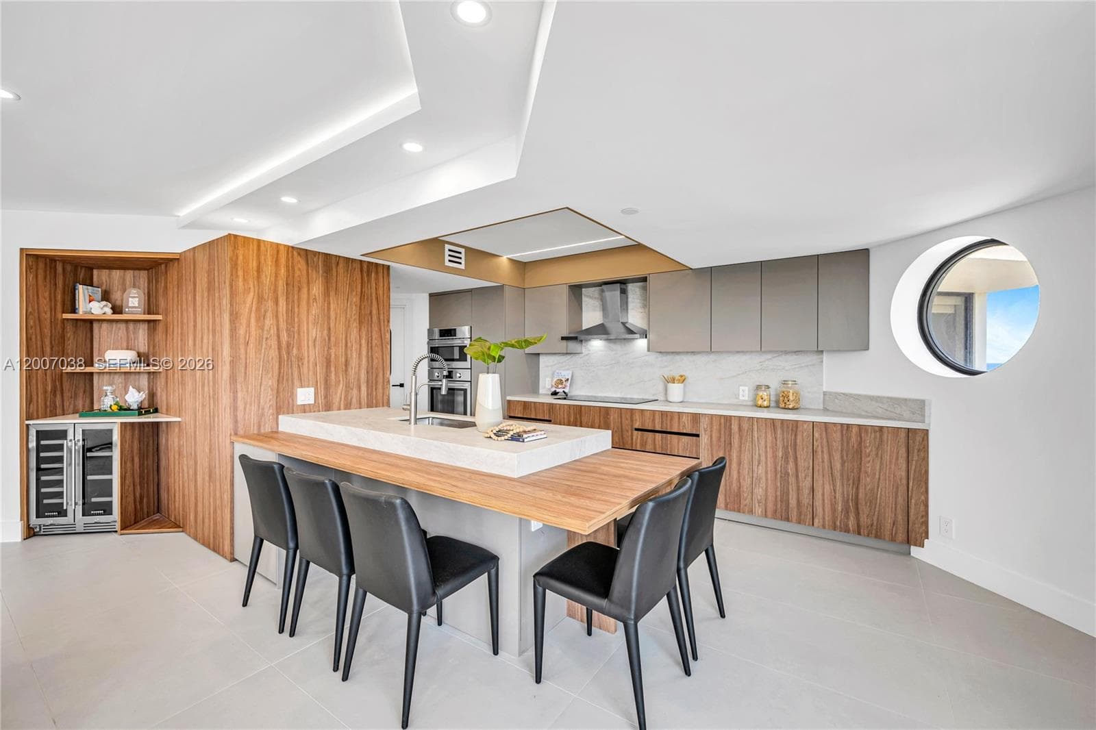 20185 Country Club Dr 1904 photo 8