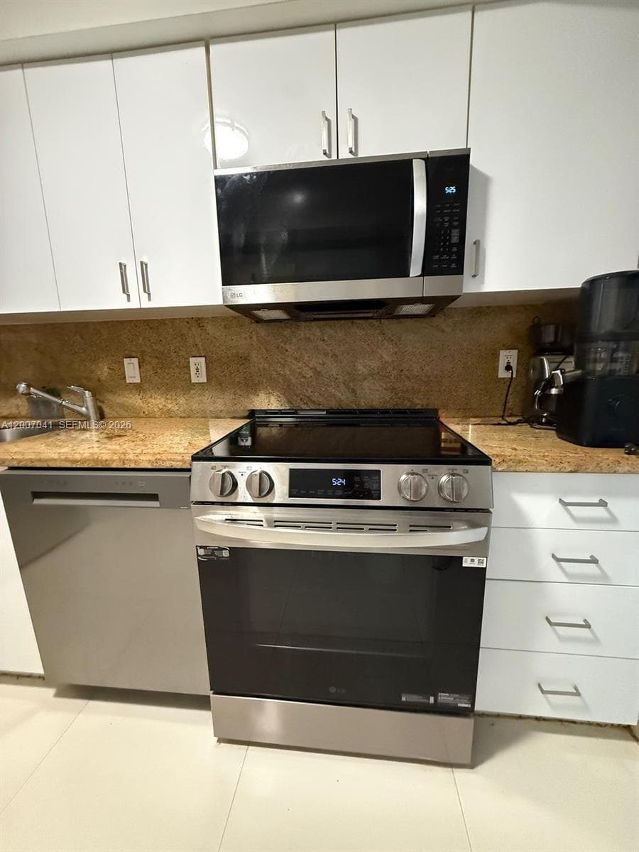 20505 Country Club Dr 836 photo 12