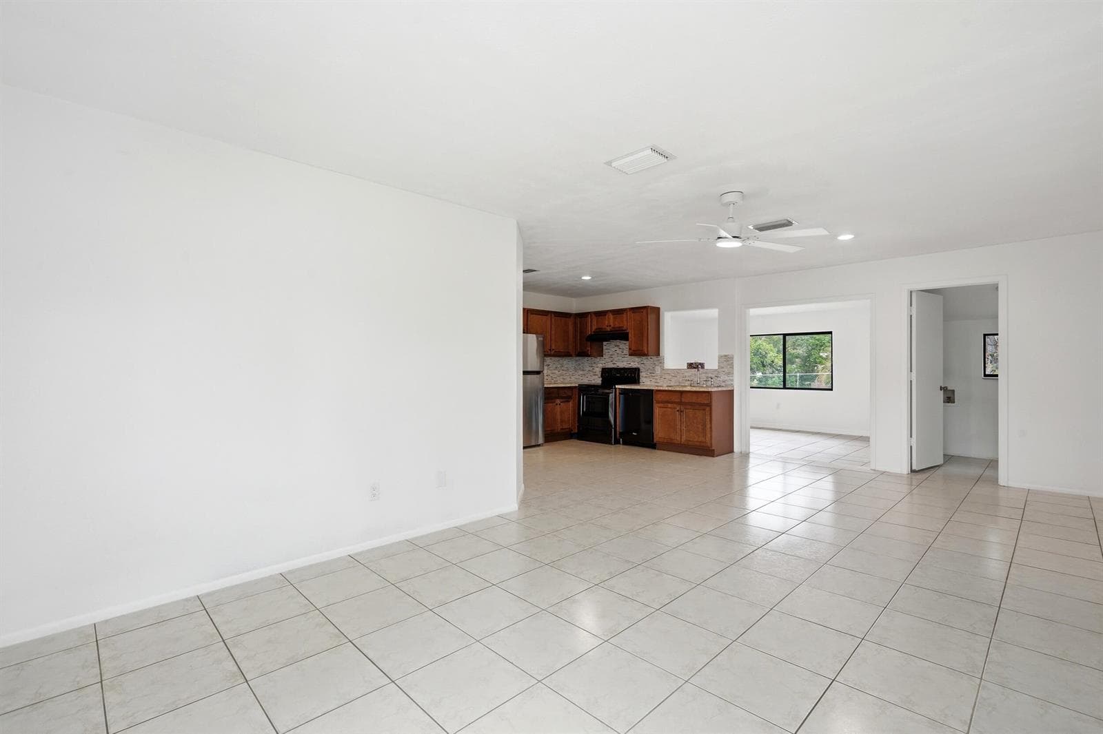 295 NW Archer Avenue photo 7