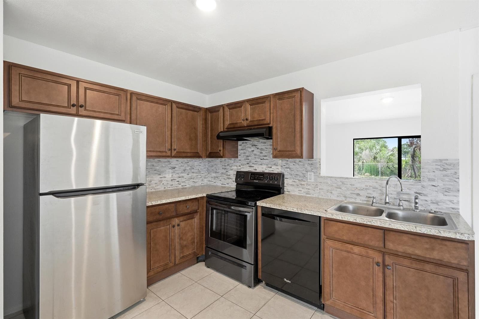 295 NW Archer Avenue photo 9
