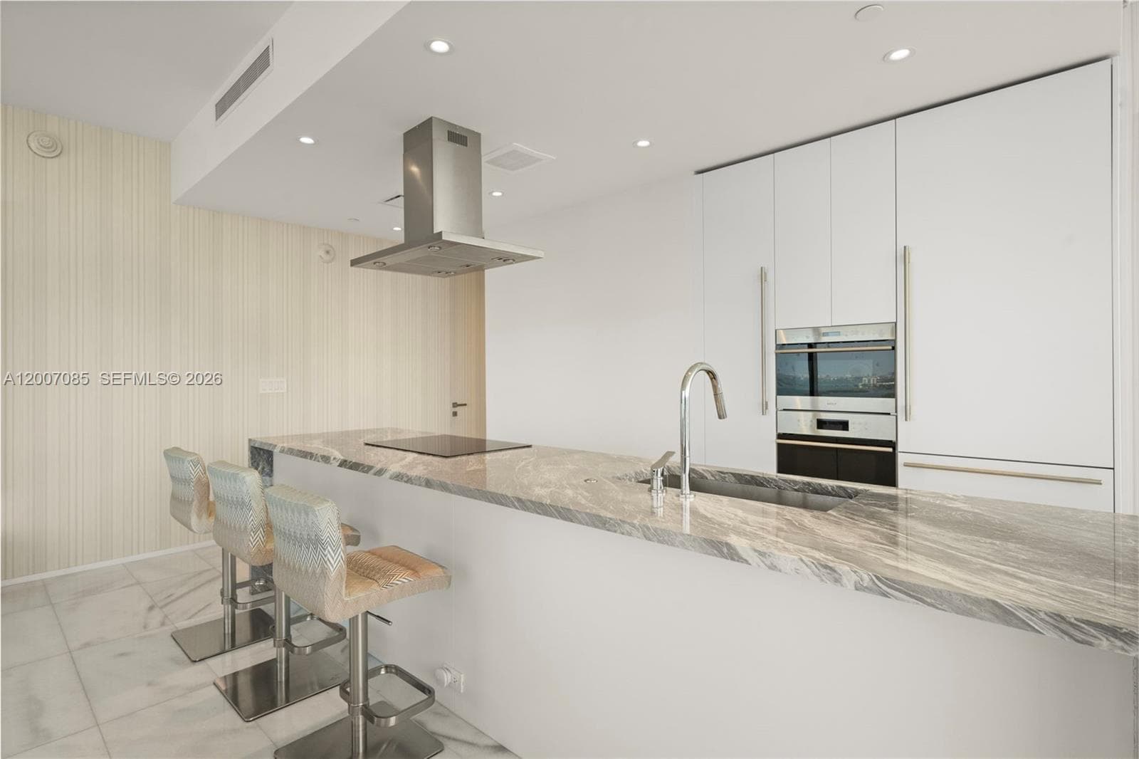 700 26th Ter 4206 photo 11