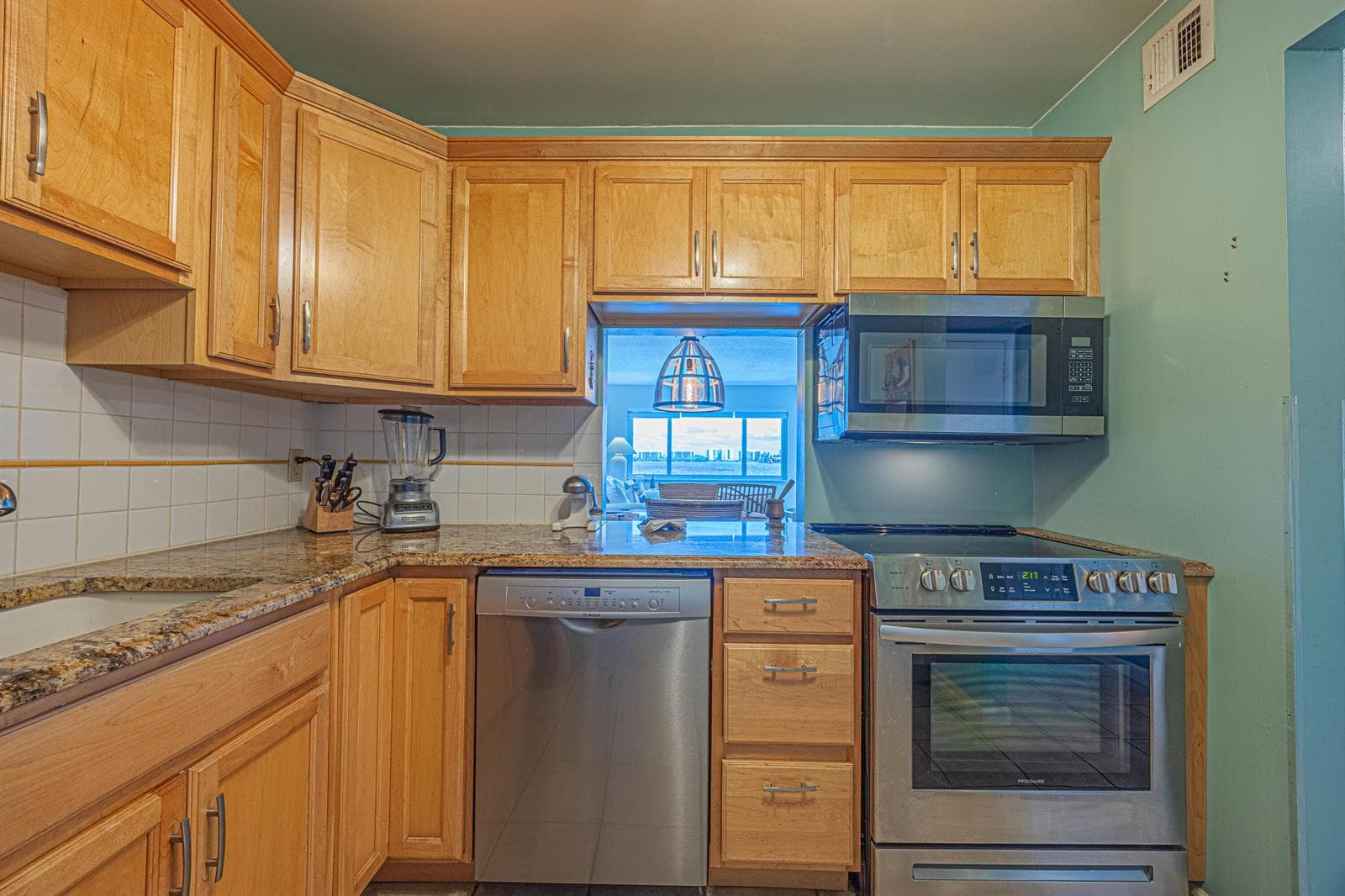 1516 S Lakeside Drive 203 photo 6