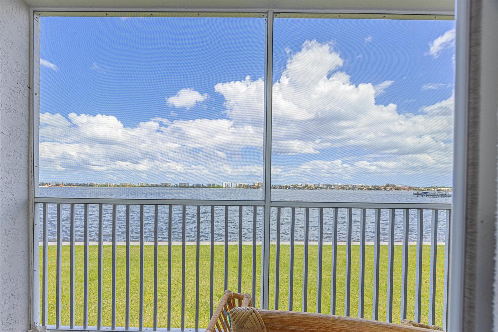 1516 S Lakeside Drive 203 photo 13