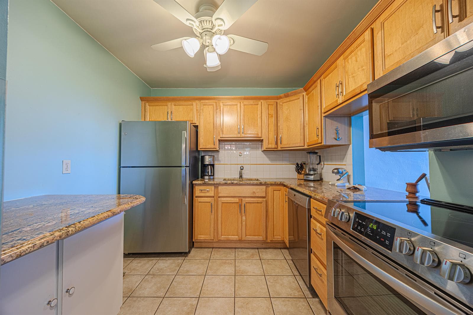 1516 S Lakeside Drive 203 photo 7