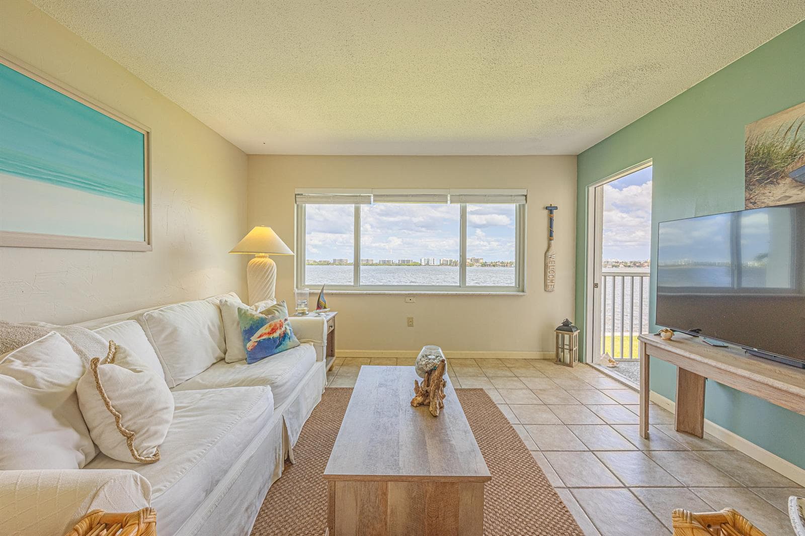 1516 S Lakeside Drive 203 photo 3