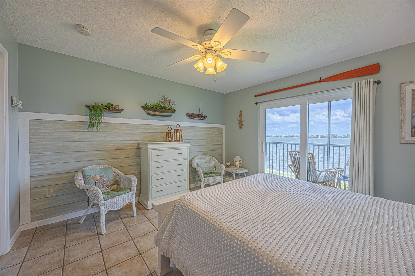1516 S Lakeside Drive 203 photo 9