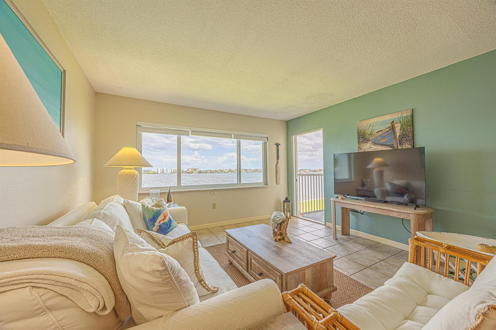 1516 S Lakeside Drive 203 photo 4