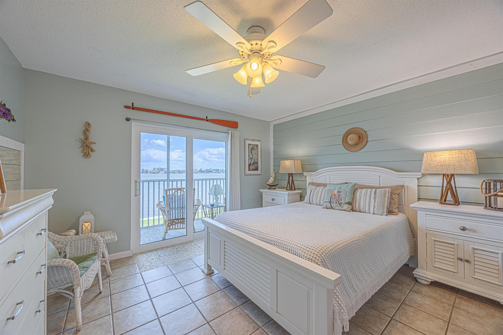 1516 S Lakeside Drive 203 photo 8