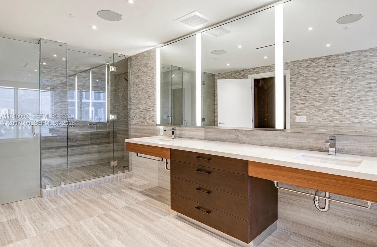 1 Collins Ave 606 photo 12