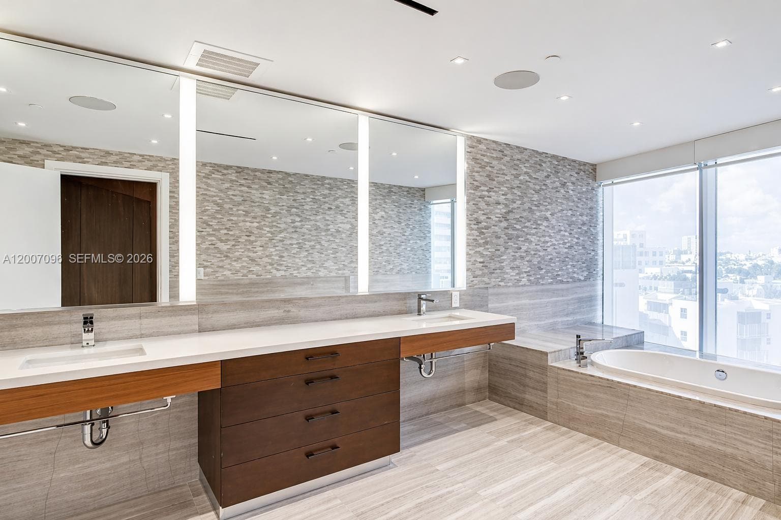 1 Collins Ave 606 photo 11