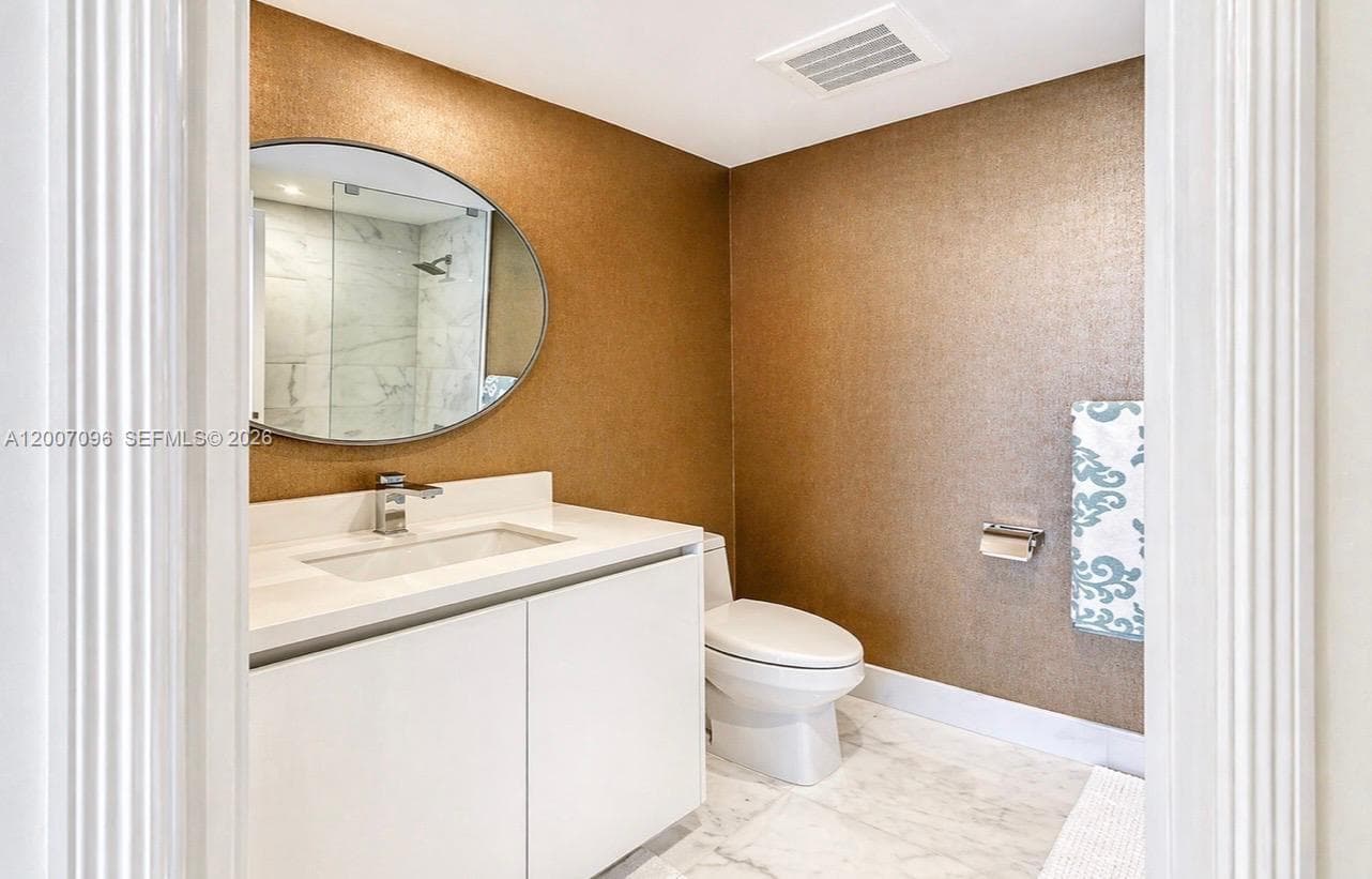 1 Collins Ave 606 photo 19