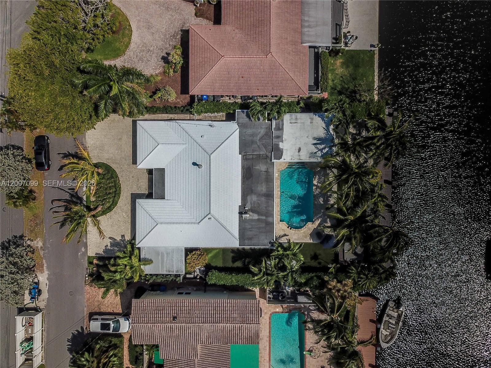 404 Coconut Isle Dr photo 2