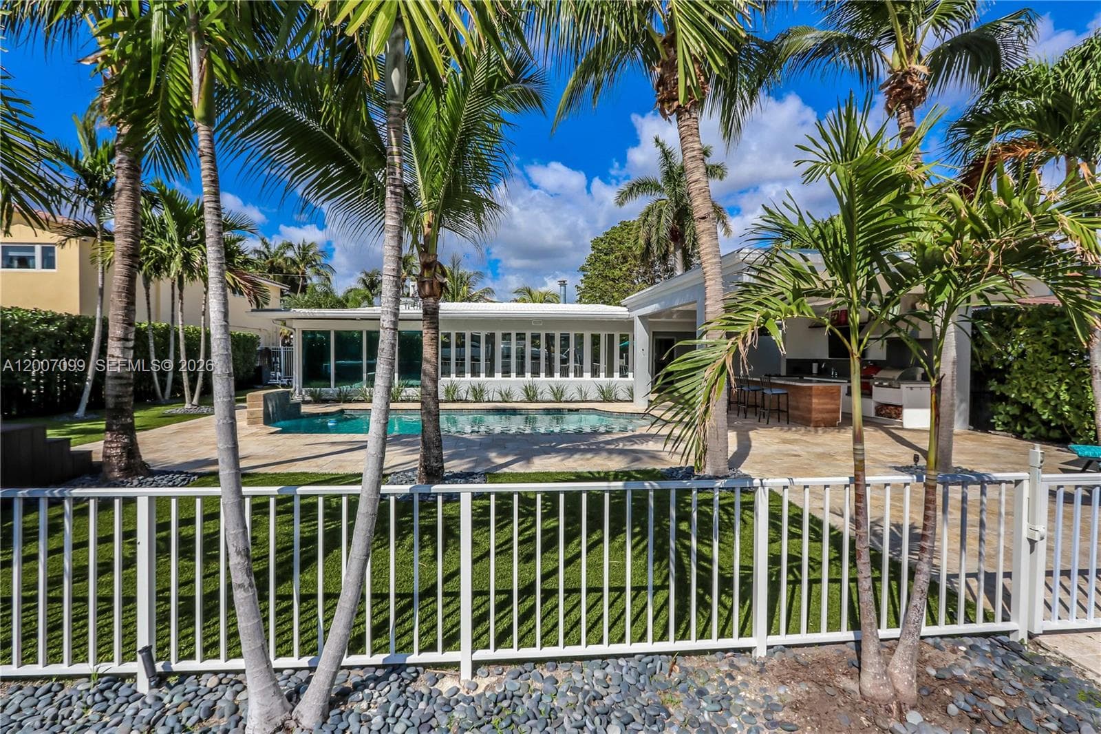 404 Coconut Isle Dr photo 12