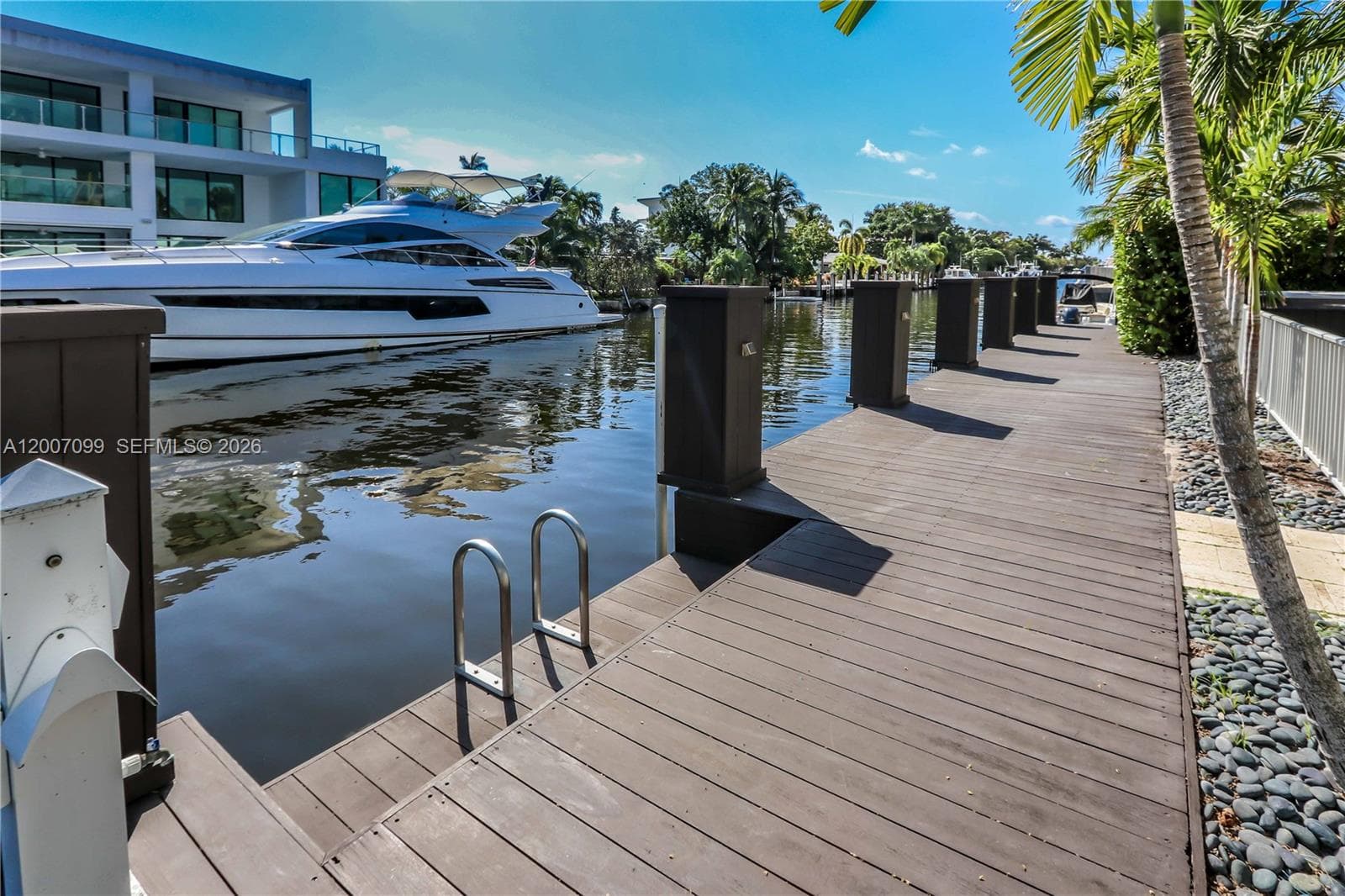 404 Coconut Isle Dr photo 5