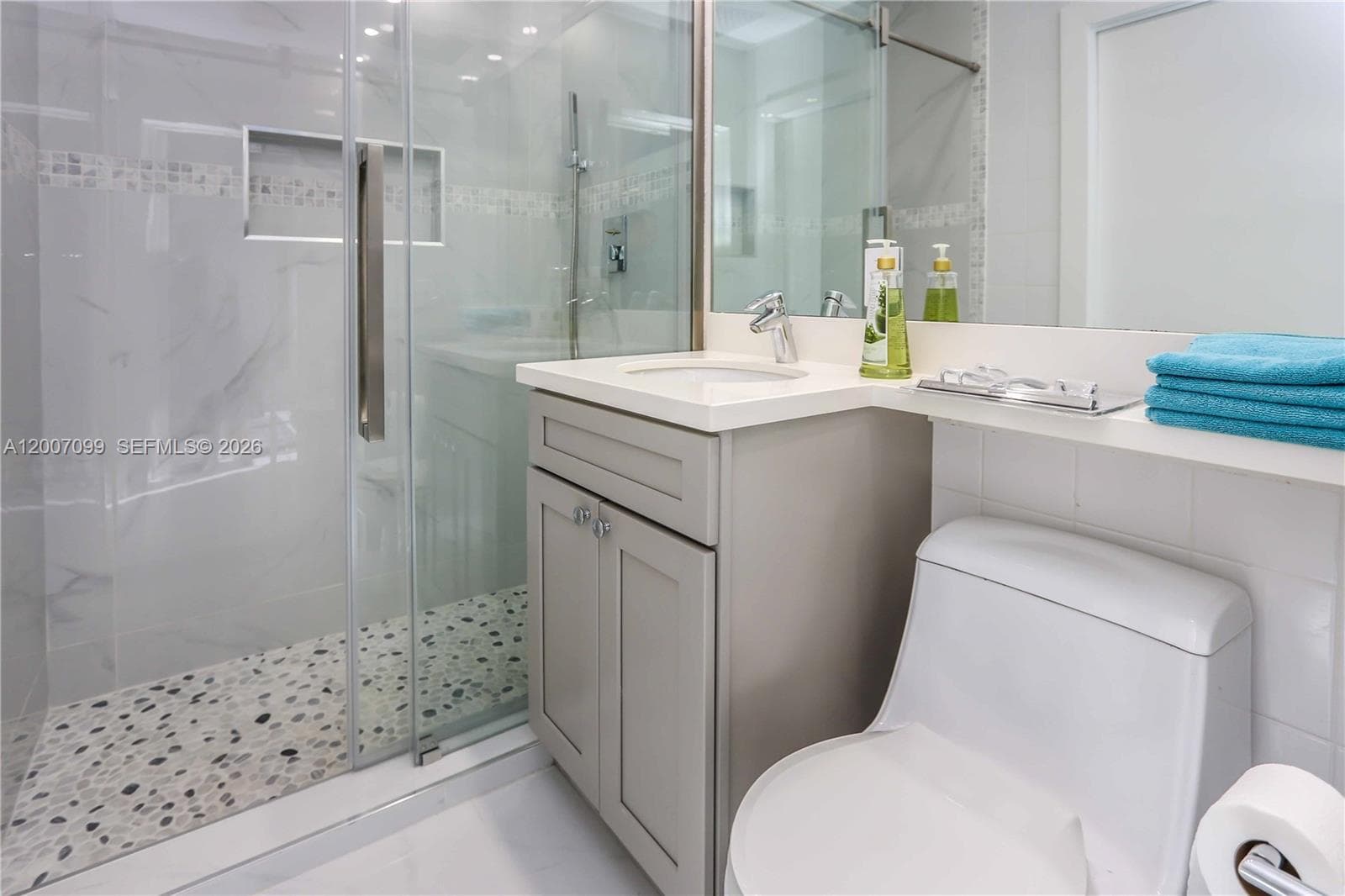 404 Coconut Isle Dr photo 24