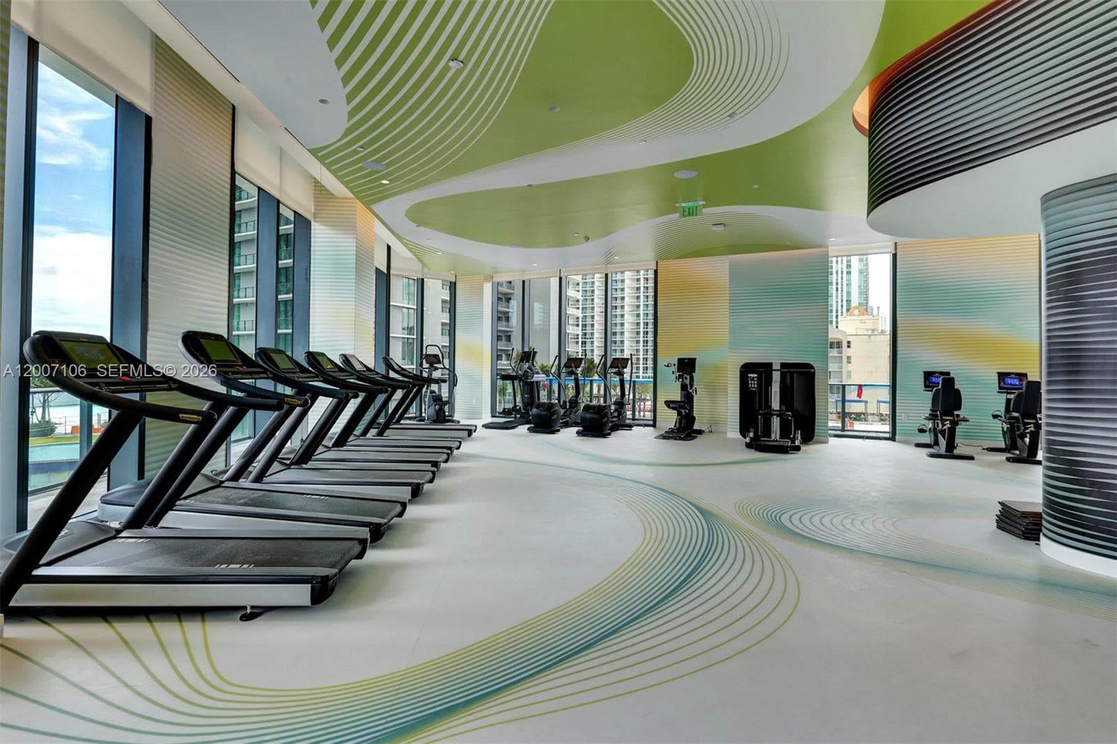 501 31st St 910 photo 22