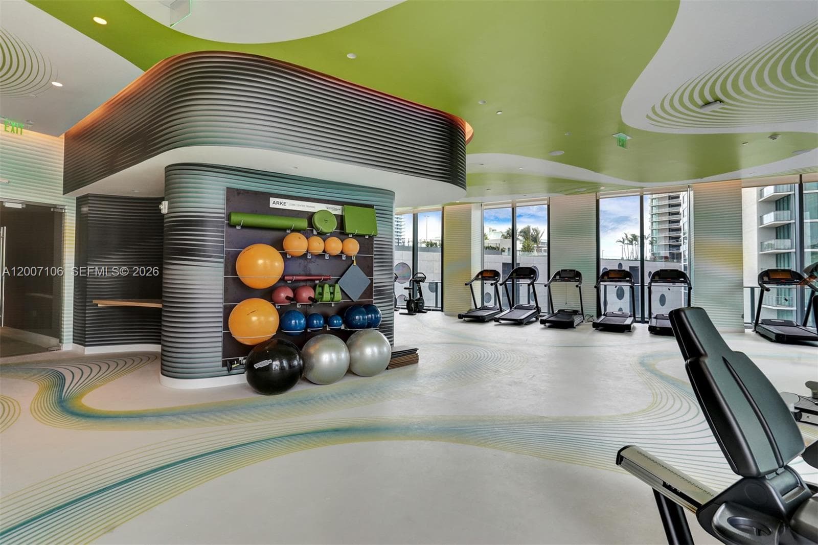 501 31st St 910 photo 21