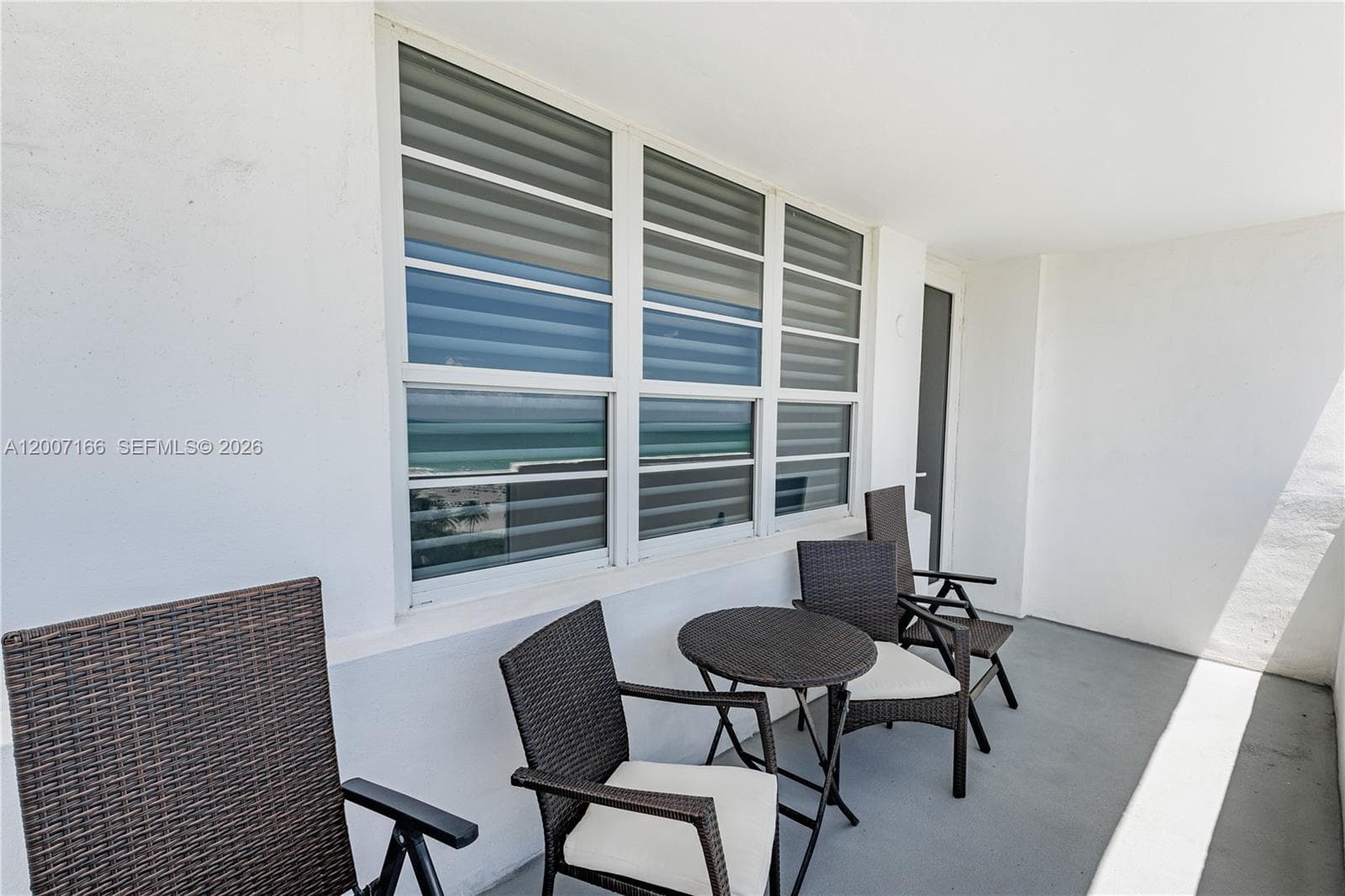 100 LINCOLN RD 944 photo 22