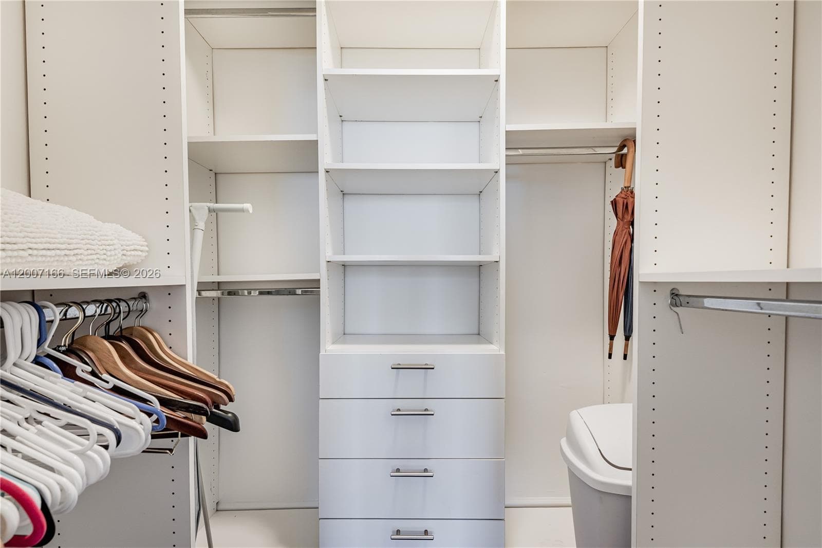 100 LINCOLN RD 944 photo 20