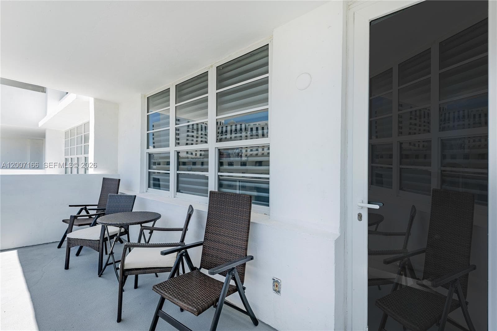 100 LINCOLN RD 944 photo 24