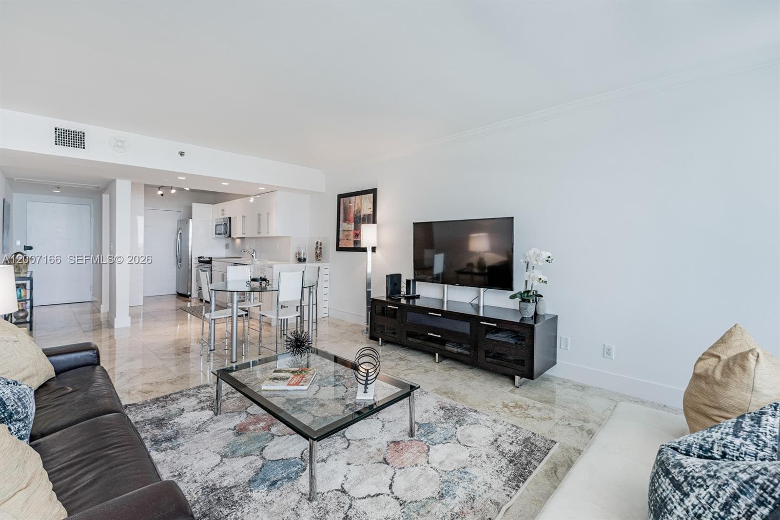 100 LINCOLN RD 944 photo 10