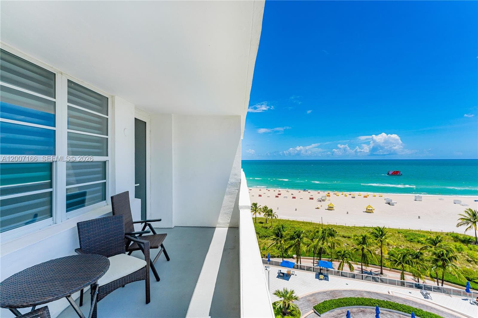 100 LINCOLN RD 944 photo 25