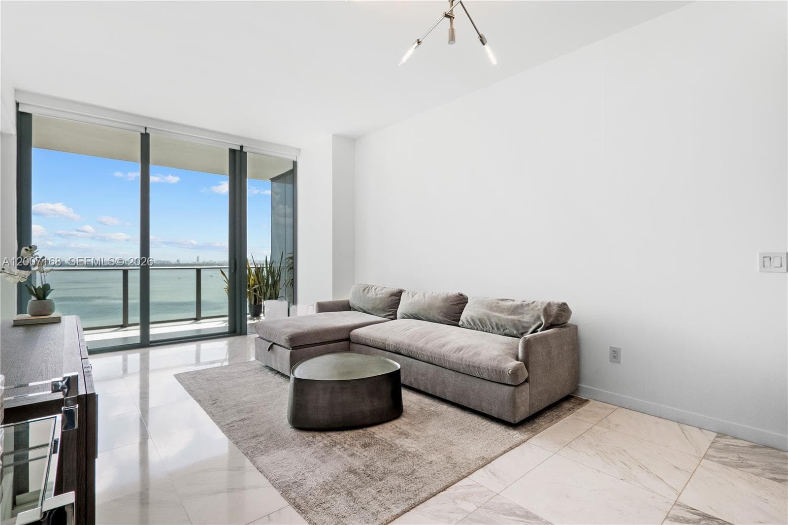 480 31st St 2405 photo 6