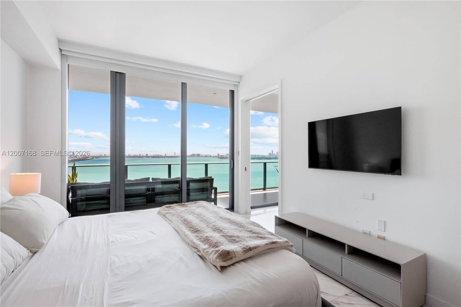 480 31st St 2405 photo 16