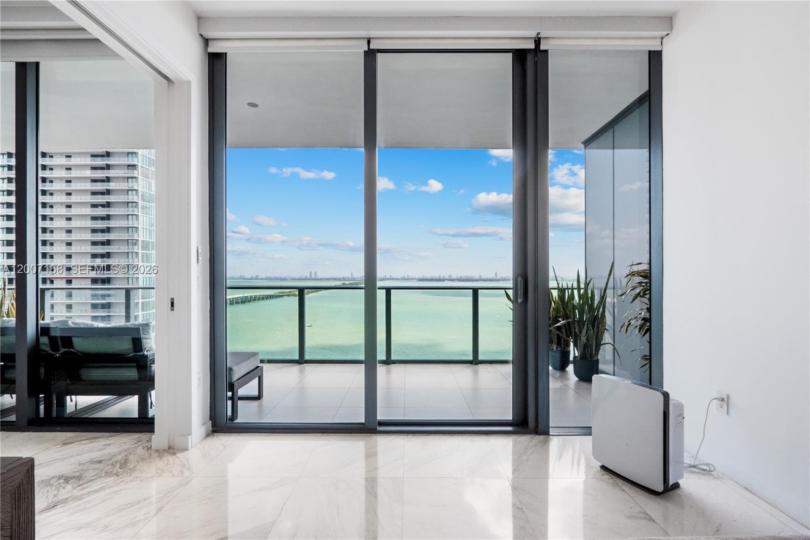 480 31st St 2405 photo 3