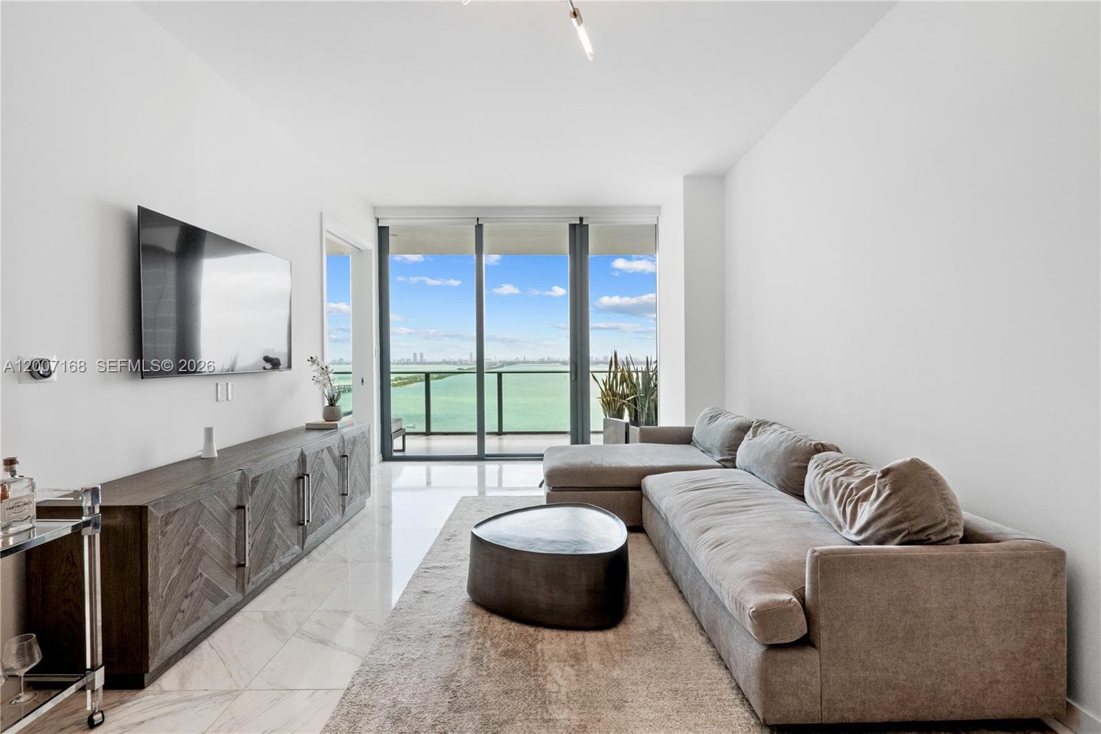 480 31st St 2405 photo 5