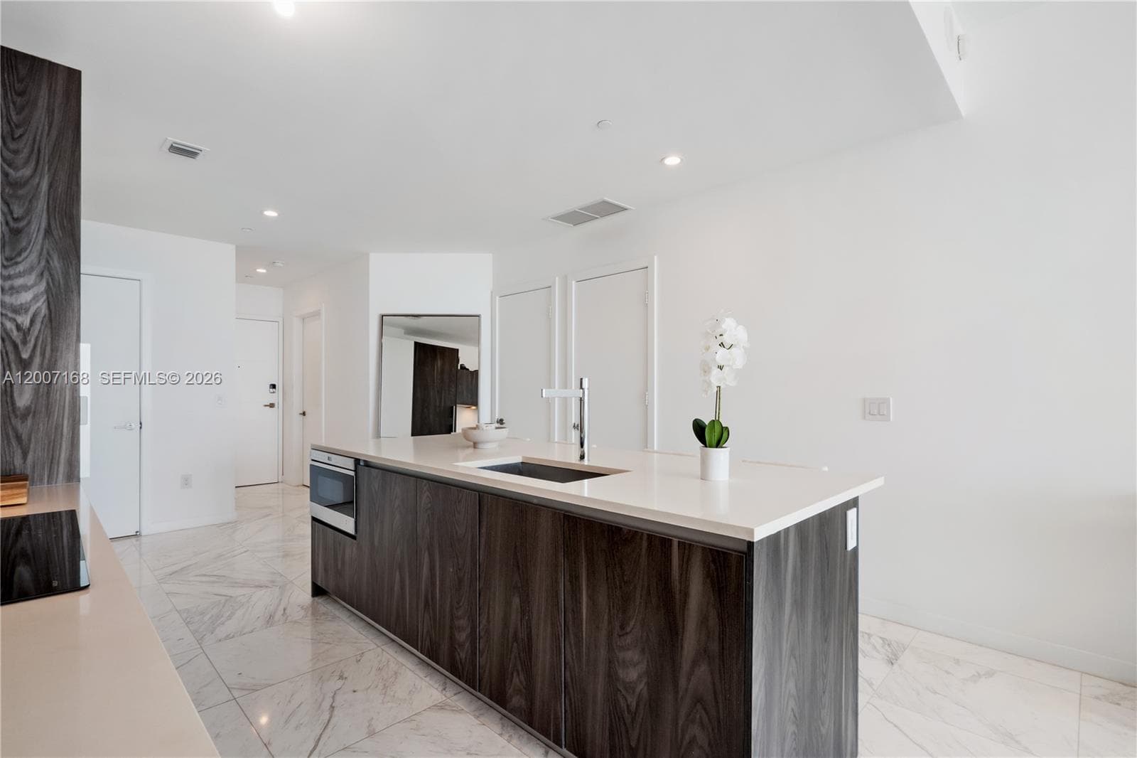 480 31st St 2405 photo 9