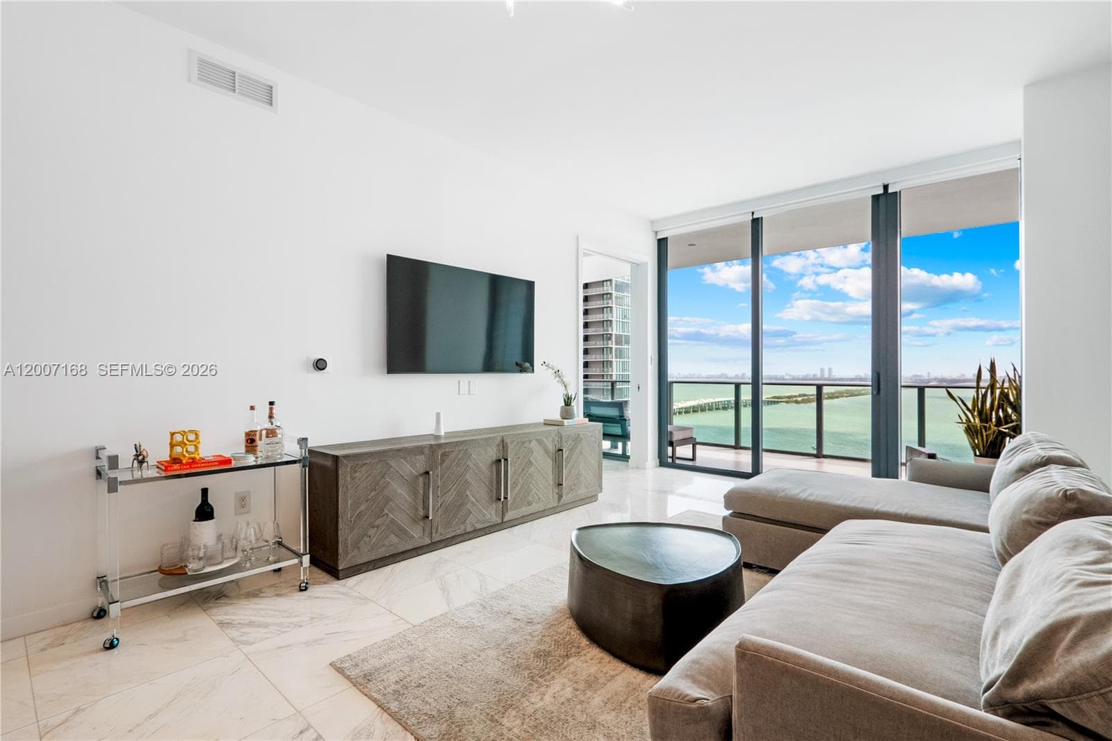 480 31st St 2405 photo 4