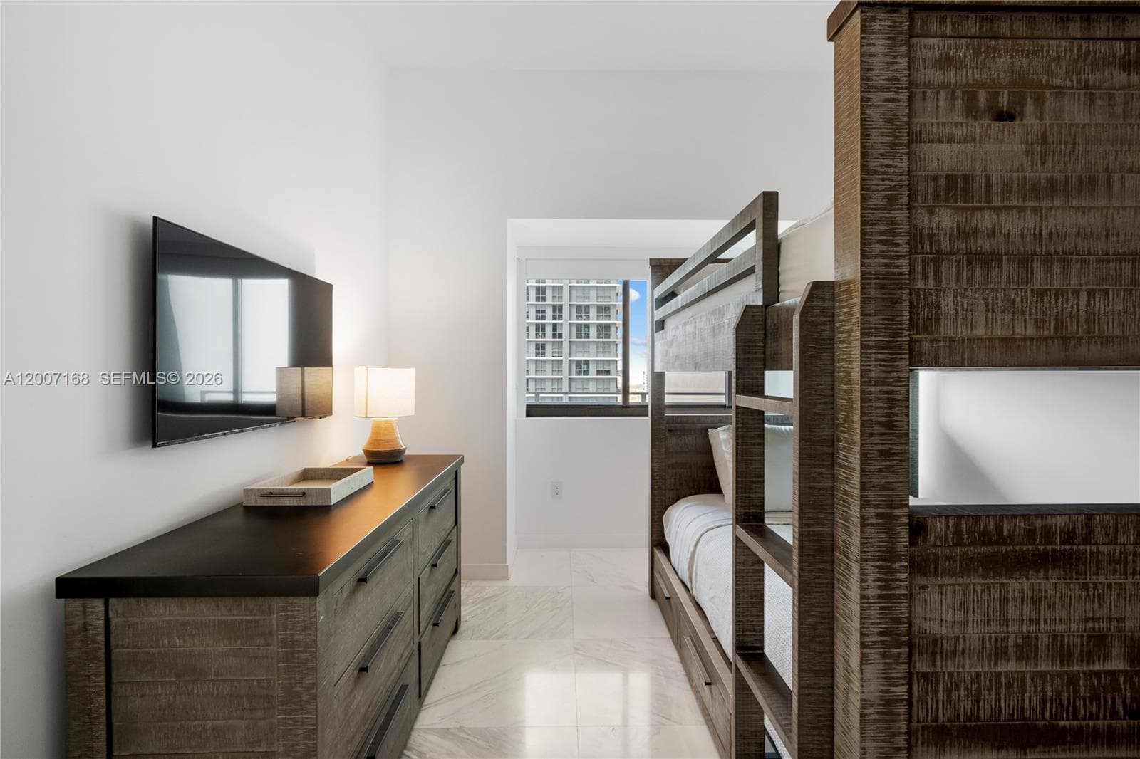 480 31st St 2405 photo 25