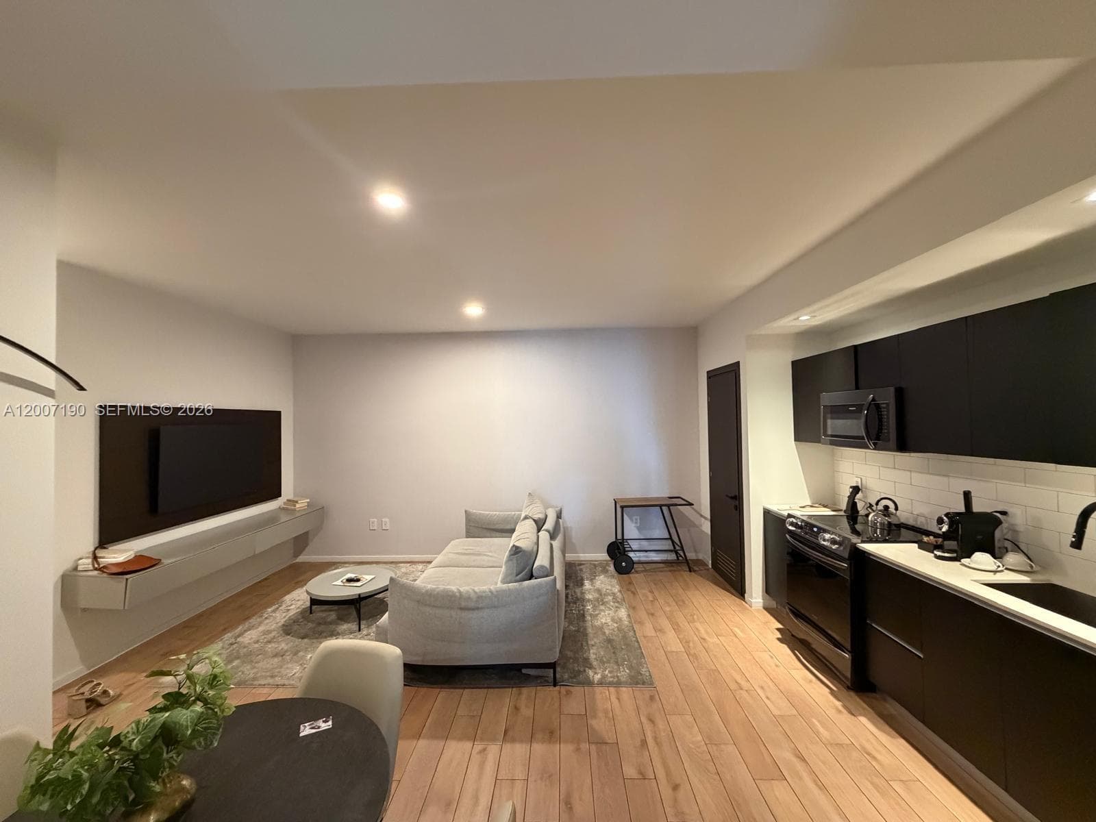 398 5th St 2015 photo 4