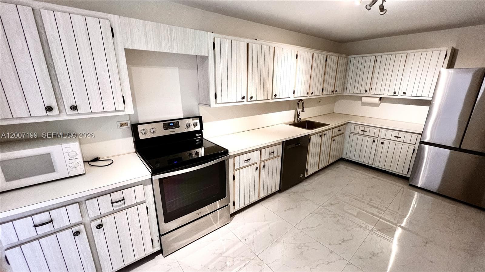 6039 Collins Ave 520 photo 6