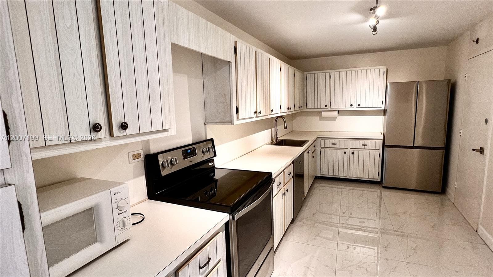 6039 Collins Ave 520 photo 5