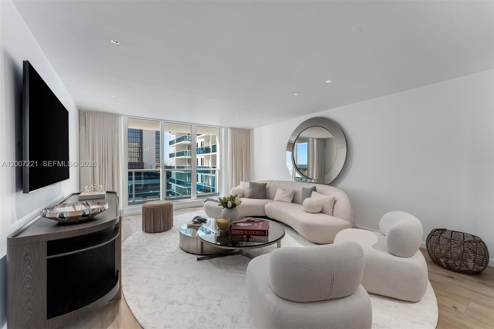 2301 Collins Ave 902 photo 2